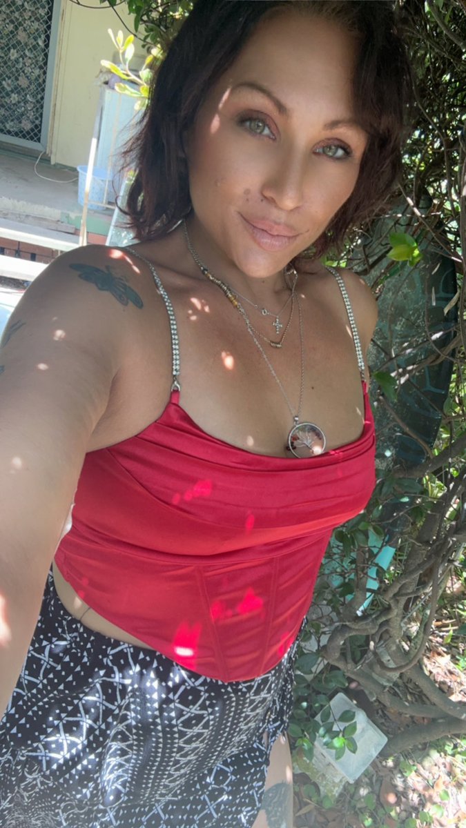 Nine Inch Nails - Closer (Acoustic Cover) youtu.be/15SFqrxRSc0?si… via <a href="/YouTube/">YouTube</a>

This song is hot 🥵 this cover is amazing 🤩 #music #coversong #mumma  #nin #aussie  #trending