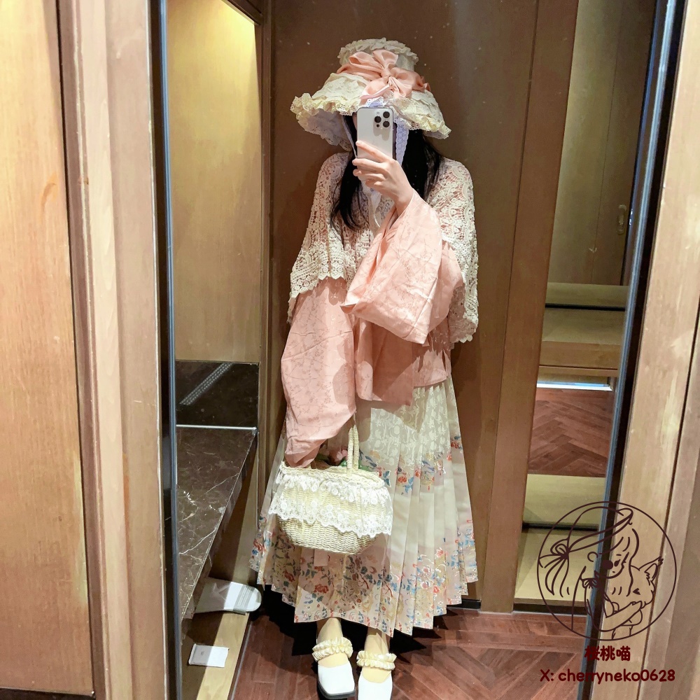 甜甜的 尝一口 https://t.co/GUvGpoMWNB