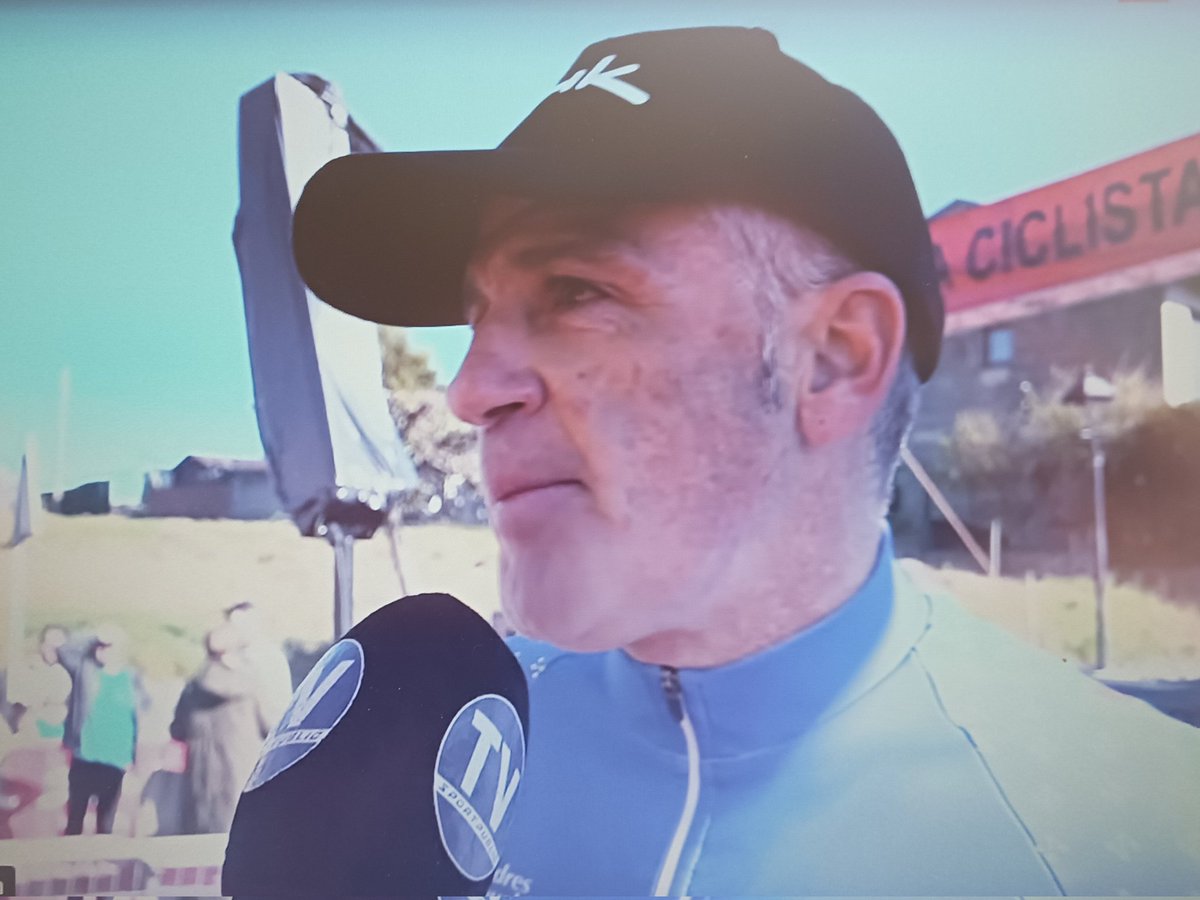 Oscar Negrete primer Cántabro y vencedor en 50 en la #VueltaCantabriaMaster anuncio en los micrófonos de sportpublic tv su participación el próximo sábado en el Trofeo Master Carreño-Memorial David Fuentes de Candás.#TrofeoMasterCarreño #Ciclismoasturiano