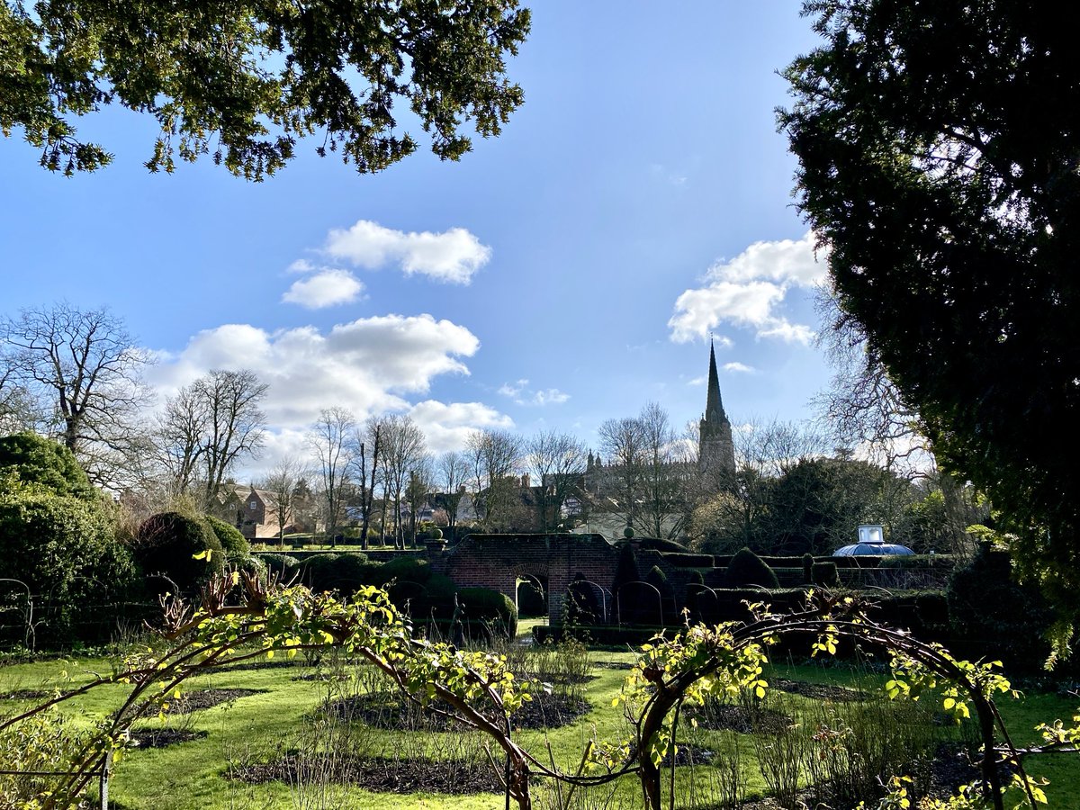 The lovely Bridge End Garden Saffron Walden is looking good on a sunny Sunday morning. <a href="/GardenBridgeEnd/">Bridge End Garden</a>
<a href="/swtic/">Saffron Walden TIC</a>
<a href="/Saffronwaldentc/">Saffron Walden Town Council</a>
<a href="/UttlesfordDC/">Uttlesford DC</a> <a href="/SafWaldInitiat/">SWInitiative</a> <a href="/DUttlesford/">Discover Uttlesford</a>
<a href="/VisitEssex/">Visit Essex</a> <a href="/swaldenreporter/">Saffron Walden Reporter</a> @arcldp
#SaffronWalden #Essex