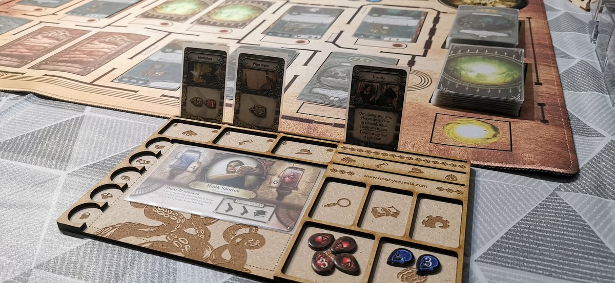 Oxymo_Rhon's tweet photo. Ha sido un fin de semana de más partidas a #VampireTheEternalStruggle, poniendo a prueba nuevos mazos, y también ha tocado sufrir con los Augurios de las Profundidades de #ElSimboloArcano... Fue una dura victoria pero me tocó enterrar a mis compañeros tras vencer a la Hidra 😅 https://t.co/g9m6PvVj4v