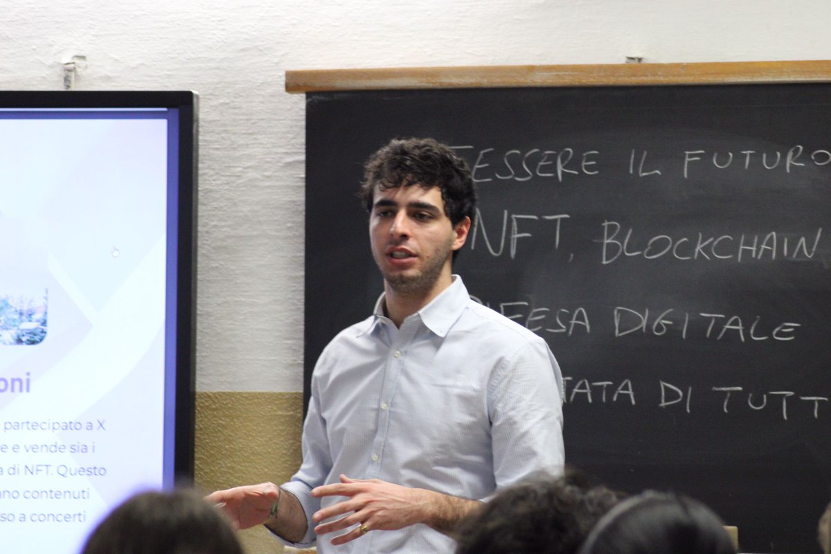 Ieri siamo stati al liceo Berchet a parlare di Web3 e NFT con ragazzi giovanissimi. 
Un'esperienza molto emozionante nella quale abbiamo raccontato il percorso e i propositi futuri di Stereotypes Crew.
Presto in altre scuole! 🌎❤️