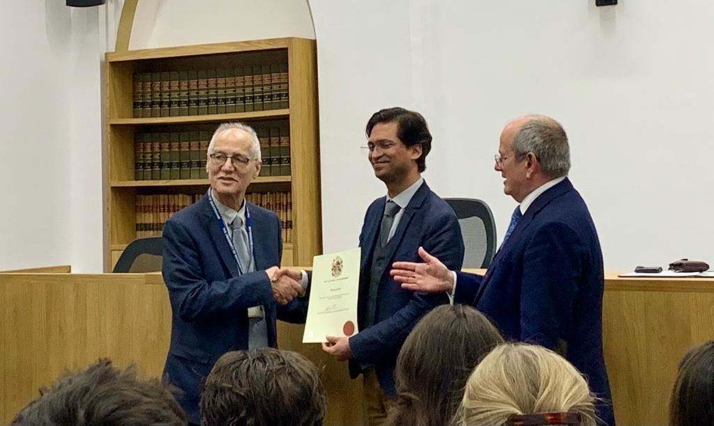 UB_Computing's tweet image. Congratulations Themiya Damruwan and Pankaj Rai on receiving the Issac Jassim Award for the Best Performance in Postgraduate Studies in Computing, @UniOfBuckingham.
#Postgraduate #DataScience #success #university  #Awards