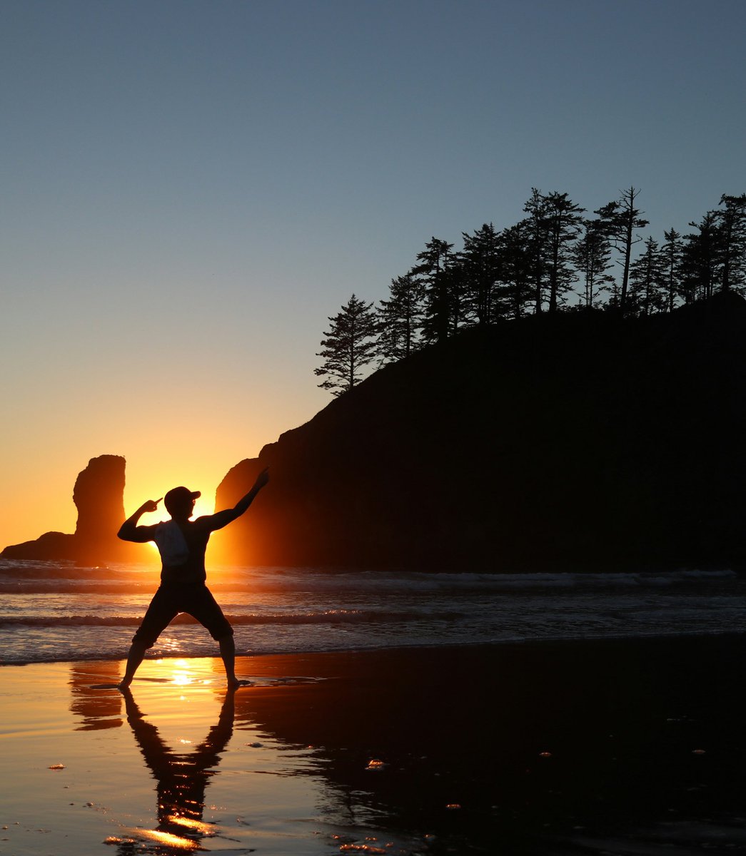 We attract what we resist
because resistance requires
energy and focus. 💫

Where attention goes,
energy flows. ✨

Focus on your joys,
wishes and dreams. ⭐️

#SundayVibes
#SundayMorning
#SundayMotivation