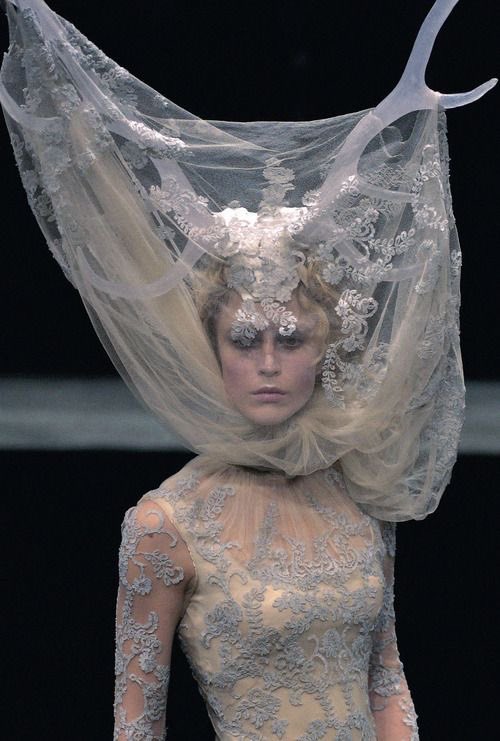 veivetchica's tweet photo. forever unmatched, alexander mcqueen’s legacy will always remain an inspiration https://t.co/VpFWda258I