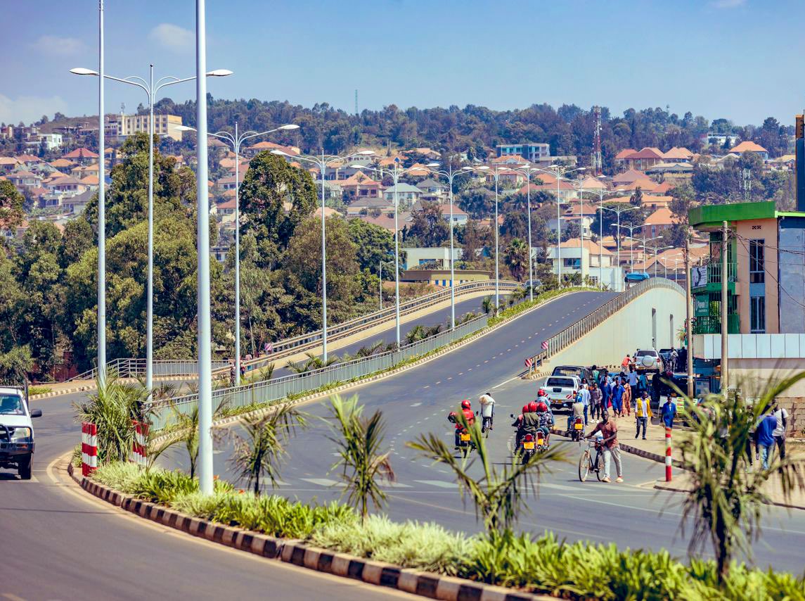 MurekeziLucky's tweet photo. Ariko si nyamara murayubatse....Barayubatse, Turarwubatse....Mbese Tuzarwubaka

@RuhangoDistrict
 @Kamonyi
@RTDARwanda #RTDA 
 #HOWO #umucanga 
MWONGERE MWIBUKIRANYE IKIRARO CYA BIREMBO GIHUZA KAMONYI NA RUHANGO UGANA MUHANGA
Ingaruka: Ubuhahirane Bukomeje Kudindira cyane! https://t.co/VDJyODQA8h
