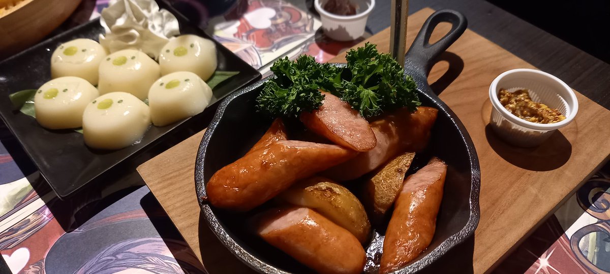 hika14a's tweet photo. 初エオカフェしてきた
暁月とヨツユうれしい！ https://t.co/ww0Gu67Cc2