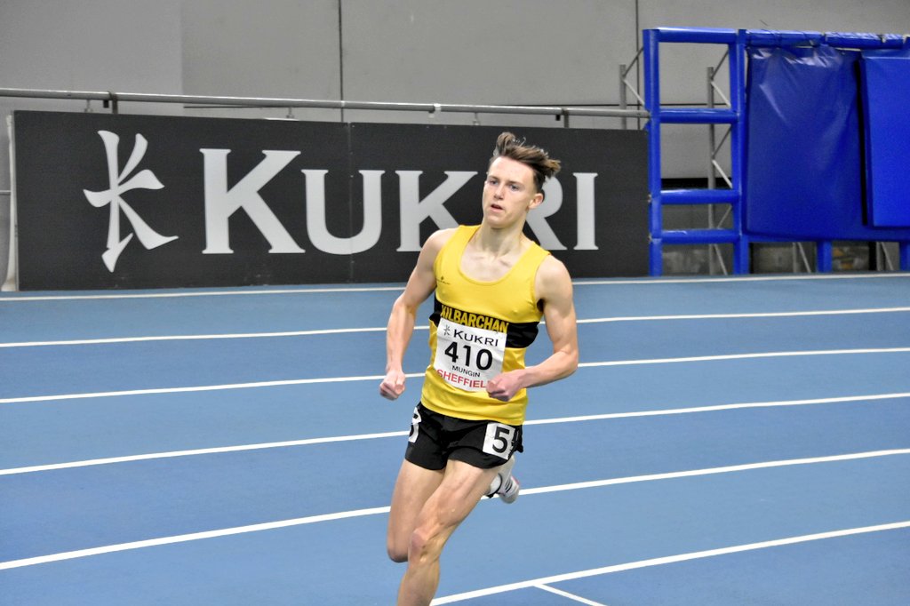 Joshua Mungin was just outside his UK age-group lead mark in comfortably winning the U17 800m in 1:54.62.