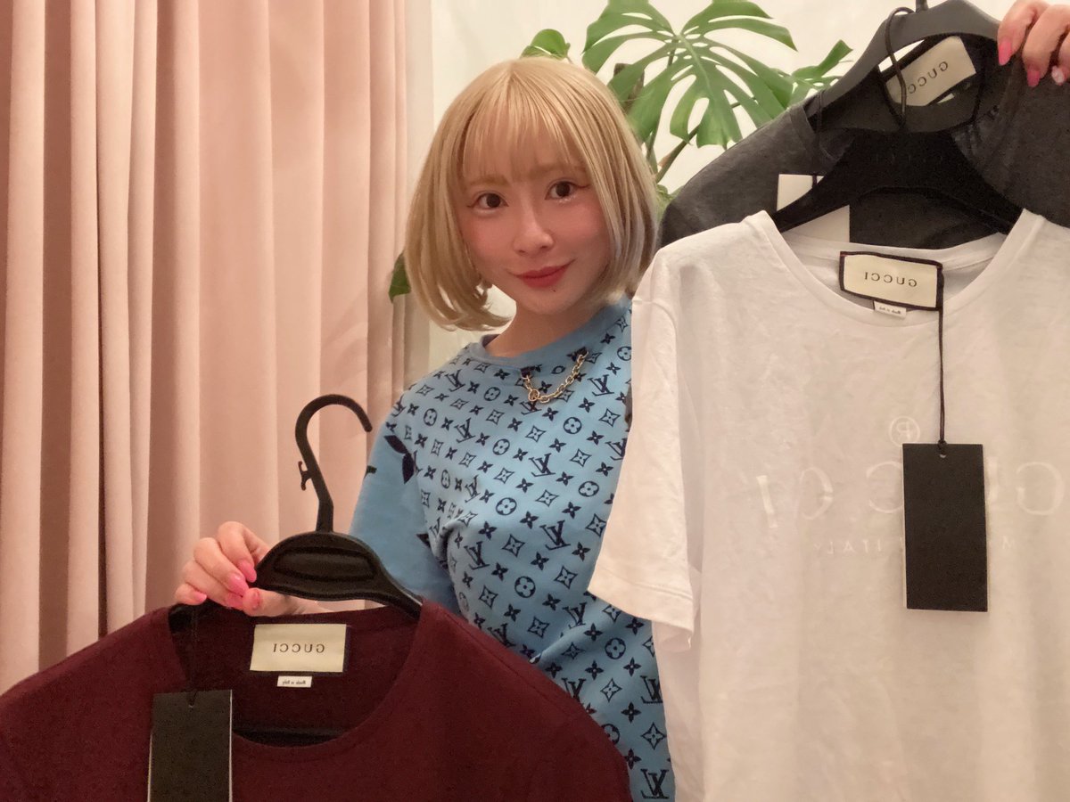 mei_kaicho's tweet photo. 久しぶりのプレゼント企画復活戦🎁

①GUCCIのTシャツ3枚（新品）or私が着てるVUITTON(選択可）
②0円から12万円を作るノウハウ
①は抽選で4名様に、②は希望者全員！

【参加条件】
・このアカウント@mei_kaicho をフォロー
・この投稿をRT

上記2点の条件クリアしてる方は
コメント欄に【完了】と連絡ください🌹