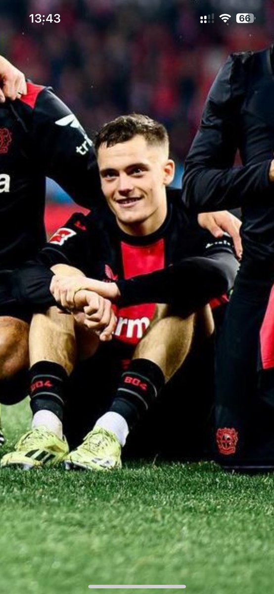 Wie verliebt er in die Kurve guckt ❤️