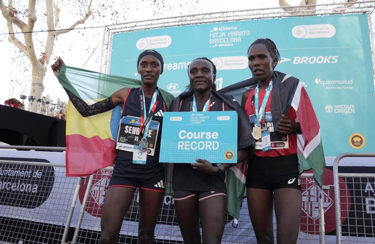 CarrerasMontana's tweet photo. MITJA MARATÓ BARCELONA BY BROOKS, RESULTADOS. 
���� Kandie y Jepkosgei con record fememino (01h04:29) 
🥇  Récord popular con 28.000 inscritos 
Crónica 👉 https://t.co/eBy42V63LZ
#mitjamarato 📸 @mitjabarcelona https://t.co/oysBjDkZmI