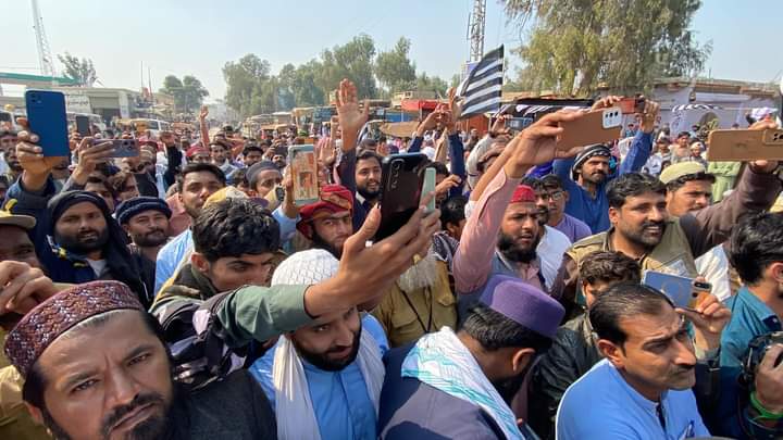 Mj_Hazarvi3's tweet photo. #MoulanaOfficial
#juipakofficial
#juipakistan
#TeamJUIPak
#TeamJUI_Balochistan
#teamjuikpk
#TeamJUISindh
#jui
#جے_یو_آئی
#جےیوآئی_مینڈیٹ_پرڈاکہ_نامنظور
#سڑکوں_پر_آؤ_بلوچستان_بچاؤ
#سڑکوں_پر_آؤ_سندھ_بچاؤ
#منڈیٹ_پر_ڈاکا_نامنظور https://t.co/0FIOFEPICL