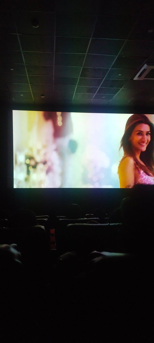 sanjaydhiman161's tweet photo. The National award winner @kritisanon exceptional talent shine through no one could better than robot .Chemistry with @shahidkapoor totally perfect Highly recommended definitely must watch #Blockbuster #superdirection #TeriBatonMeinAisaUljhaJiya https://t.co/NEMRsunPbN