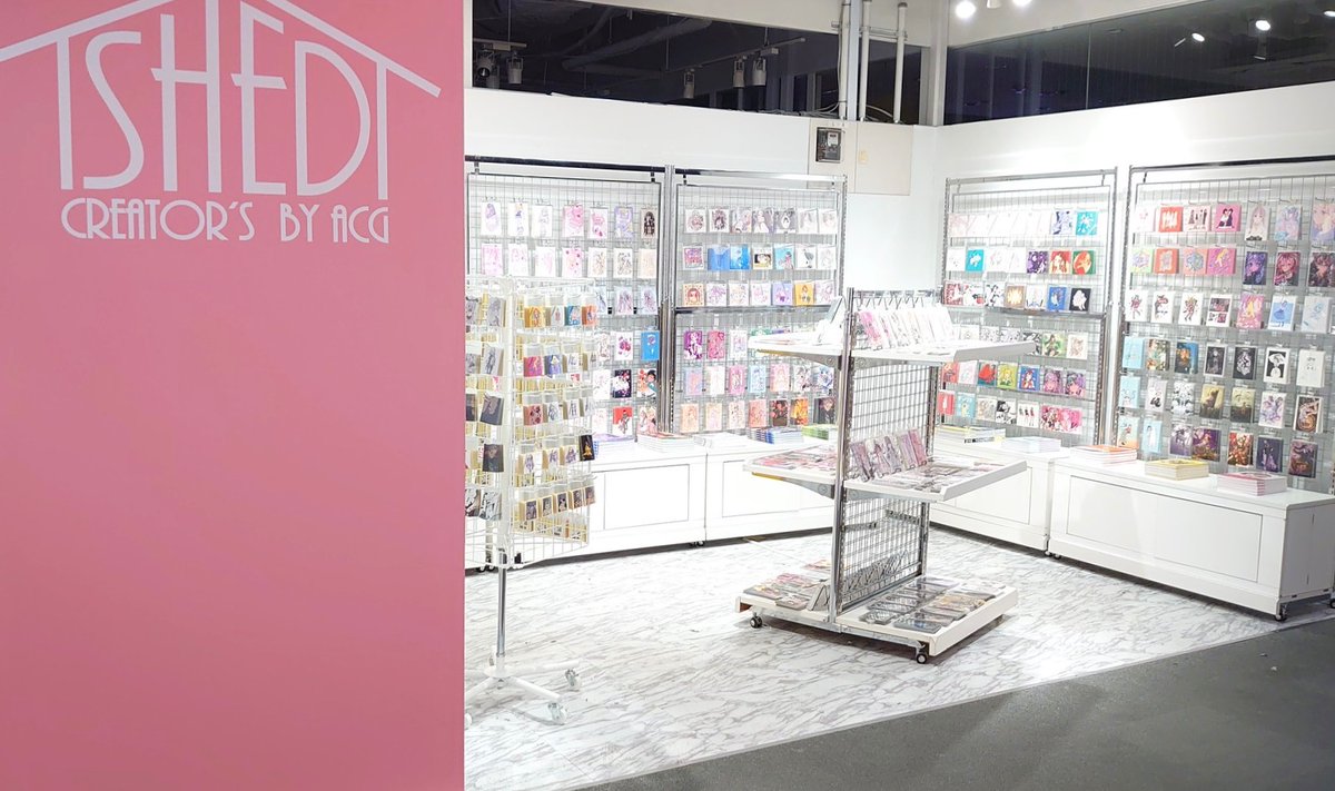 【お知らせ】
ラフォーレ原宿5Fにオープンした「SHED BY ACG」にてポストカードやステッカーを販売いただいています!✨
グッズ化していない既作数点とバレンタインの描き下ろしイラストも2点あります🍫
是非お立ち寄りください💐
#SHEDBYACG 