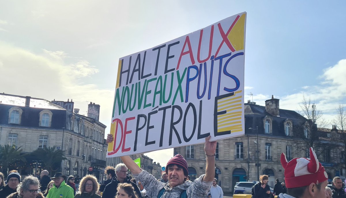 Aujourd'hui, le climat s'invite dans les rues de #Bordeaux. La militante suédoise Greta Thunberg participe à un rassemblement contre le projet de huit nouveaux forages pétroliers sur le bassin d'Arcachon. Suivez avec moi en direct les temps forts de cette mobilisation. <a href="/Le_Figaro/">Le Figaro</a>