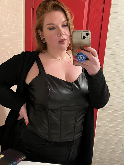 Auntie night out https://t.co/b3t3VG5Iql