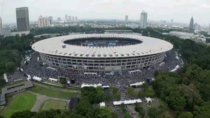 zy_zy_lestary's tweet photo. Kampanye di GBK kemarin adalah salah satu yang terbesar di dunia. Setelah kampanye Erdogan dalam pilpres Turki dan kampanye Pemilu India Rahul Gandhi.

Perkiraan Prabowo 600.000, hitungan panitia 800.000 ribu, dan perkiraan pengamat sampai tembus 1jt an. https://t.co/V735ueCdhU
