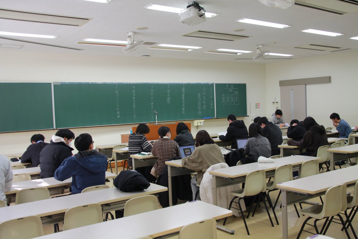 2024年2月10日 土曜日
第4回部会を行いました。春休みの練習や春合宿、卒コンについての連絡を行いました。

新幹部になって3ヶ月、これからも頑張ります‼️

#春から岡山理科大 #春から理大 #春から岡理大 #陸上競技 #陸上部 #岡山