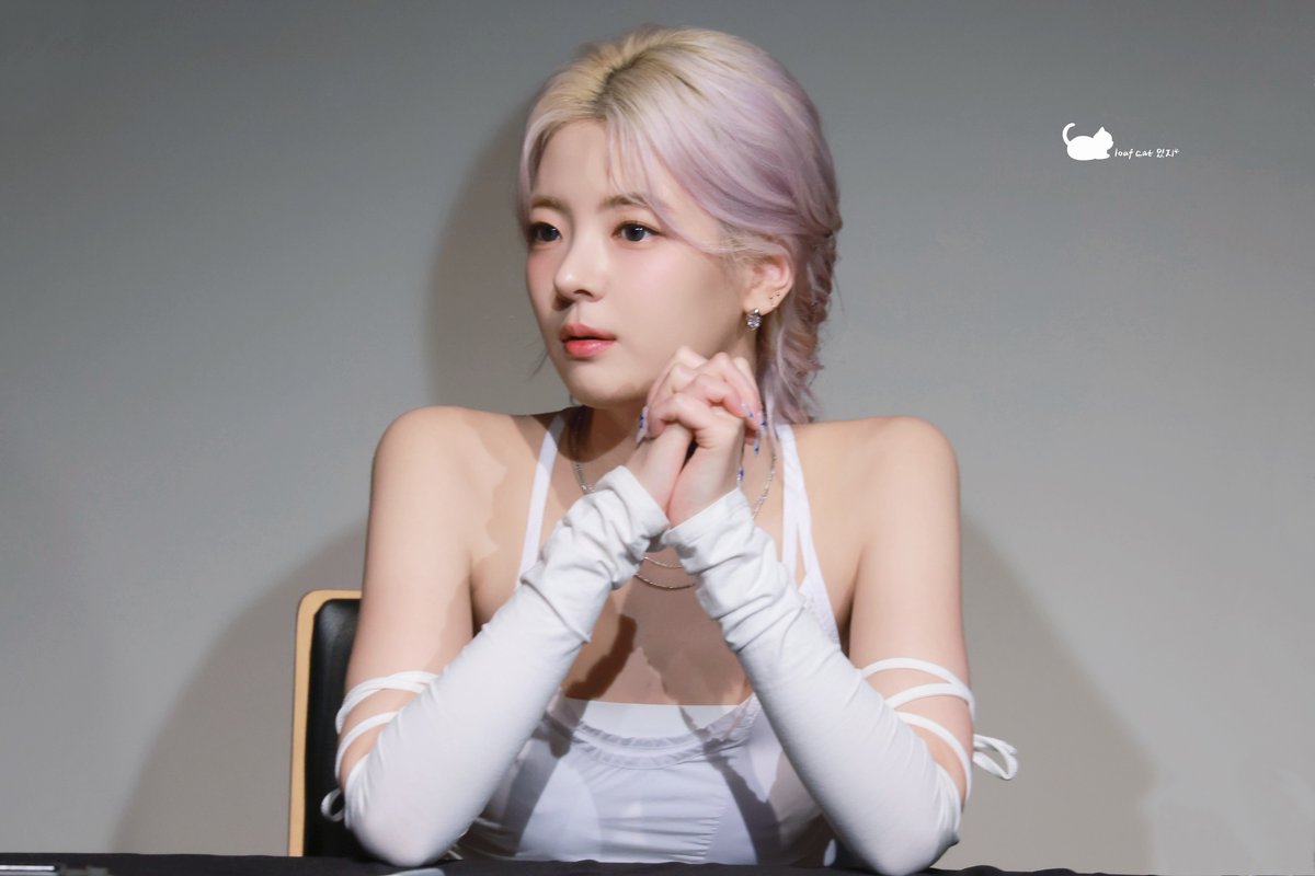 loafcat_itzy's tweet photo. 🦥🍯

#리아 #LIA
#ITZY_5th_Anniversary
#별처럼_밝게_빛나는_있지의_5주년
#ITZY #있지 https://t.co/llI8h1cmOr