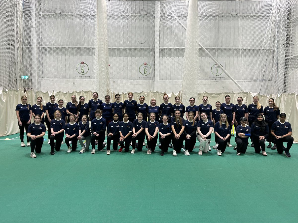Our MCC Sheffield Girls hub looking smart in their @_MCCFoundation training shirts. All smiles before our coaches @AdriannaDarlow @jojowoott & @safahrajah put them through their paces in their fitness session 😁