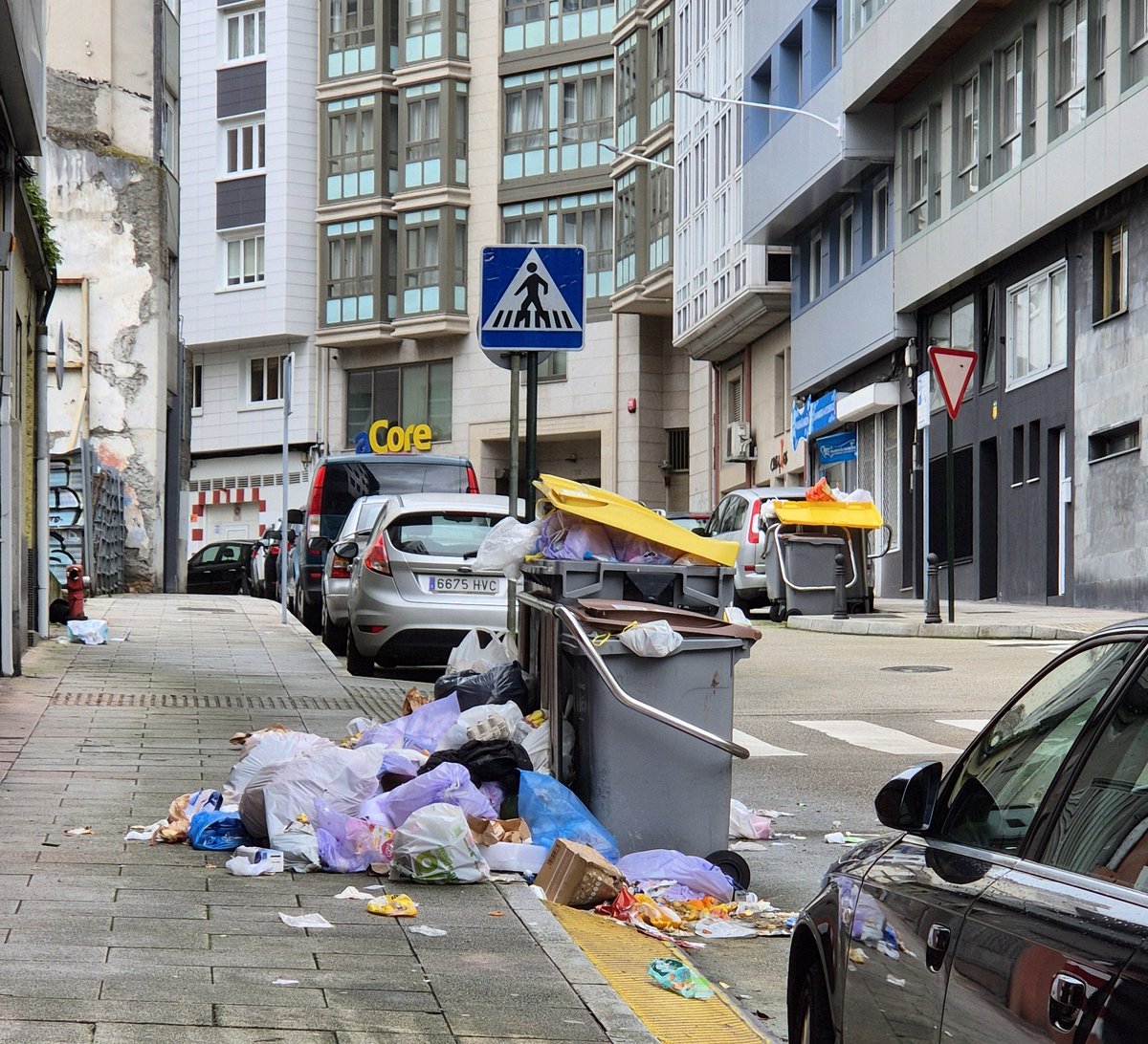 Da gusto pasear por Coruña y respirar aire fresco 🤮 #Coruña #coruñafea