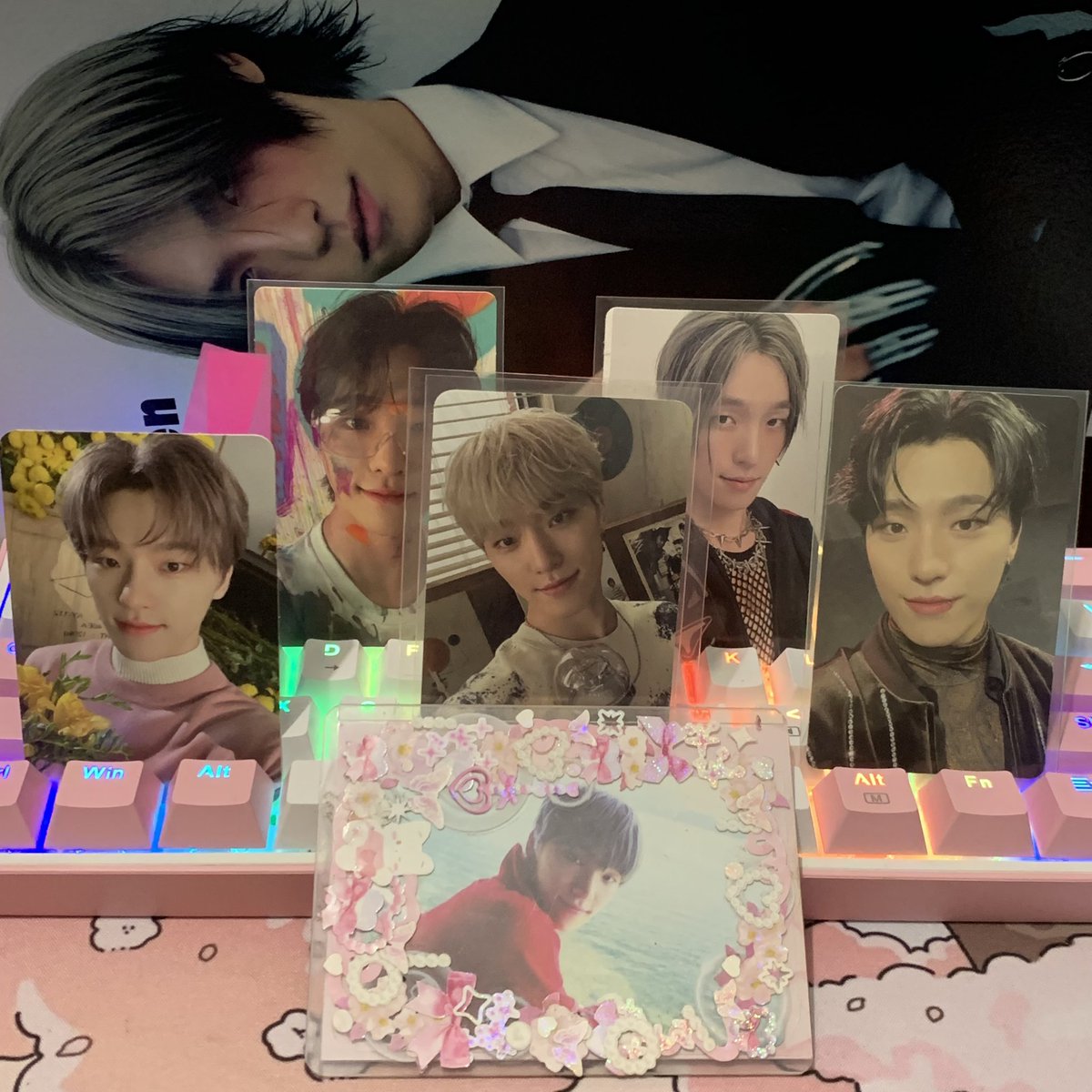 yu_lysm's tweet photo. happy dino day 🦦🦖🫶 https://t.co/PF3iNUpTTq