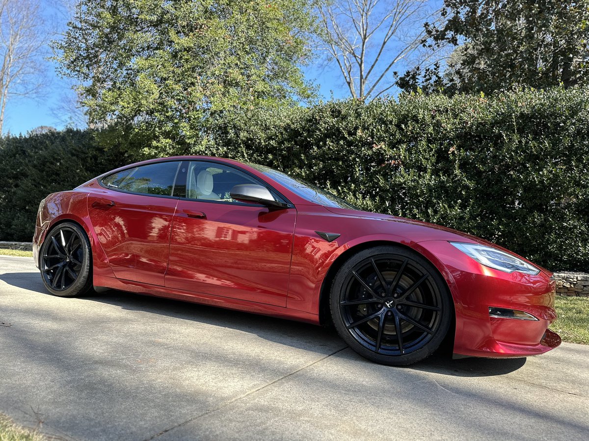 TSportline's tweet image. Fresh looks on this 2021 #models Plaid - 21” TSF in Satin Black &amp;amp; @FalkenTire hides 👌🏻 #tesla #modelsplaid #TeslaPlaid
