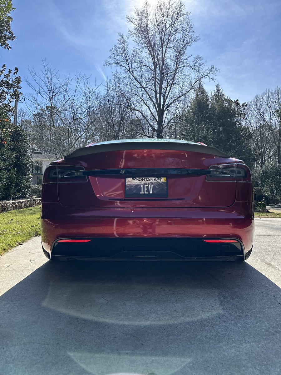 TSportline's tweet image. Fresh looks on this 2021 #models Plaid - 21” TSF in Satin Black &amp;amp; @FalkenTire hides 👌🏻 #tesla #modelsplaid #TeslaPlaid