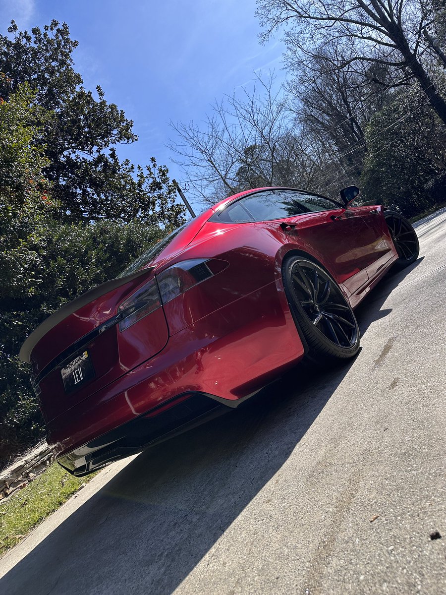 TSportline's tweet image. Fresh looks on this 2021 #models Plaid - 21” TSF in Satin Black &amp;amp; @FalkenTire hides 👌🏻 #tesla #modelsplaid #TeslaPlaid