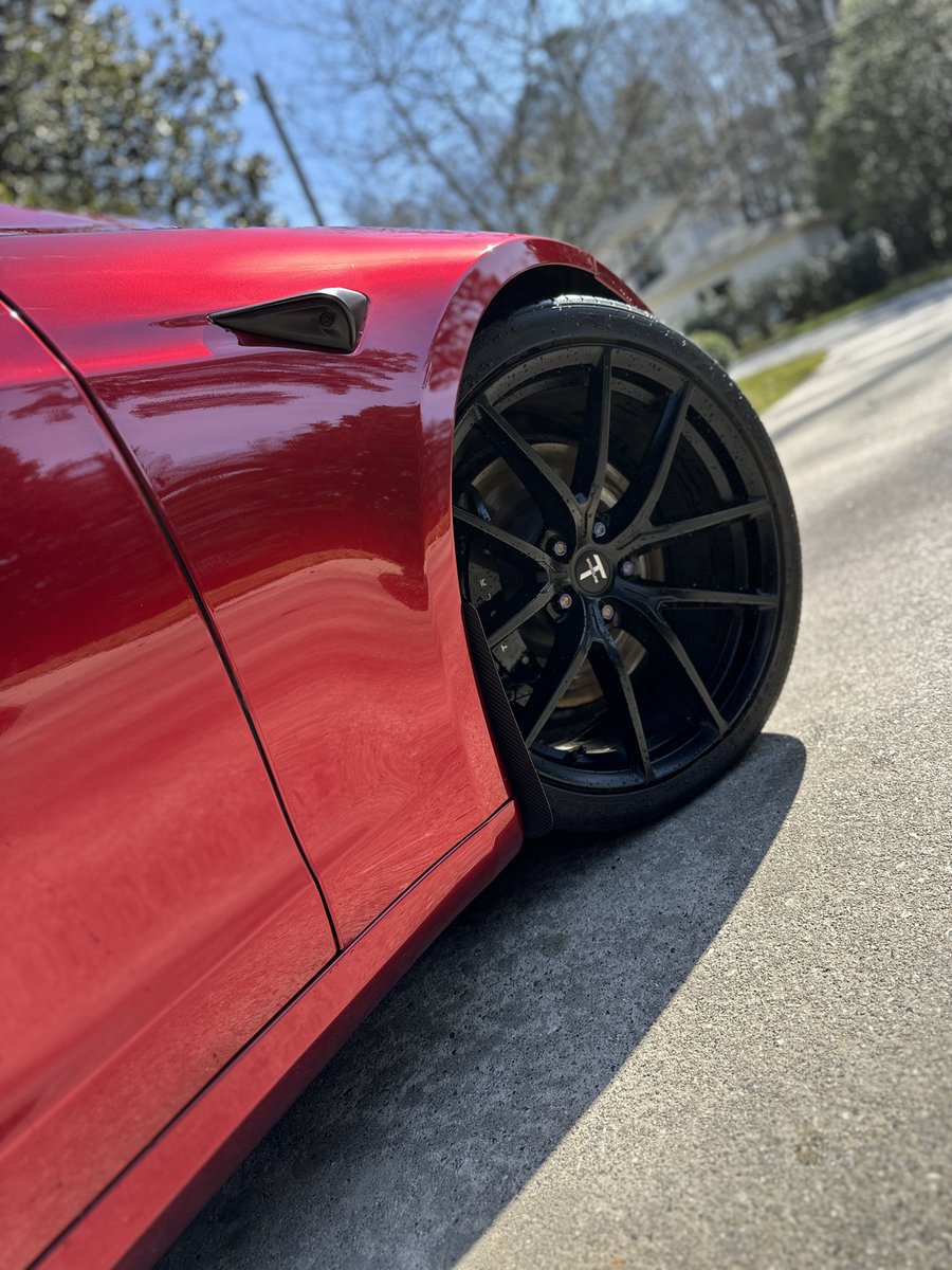 TSportline's tweet image. Fresh looks on this 2021 #models Plaid - 21” TSF in Satin Black &amp;amp; @FalkenTire hides 👌🏻 #tesla #modelsplaid #TeslaPlaid