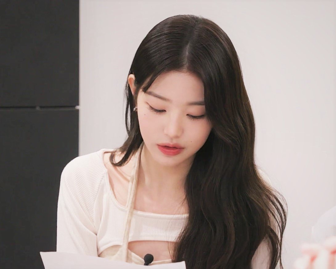 장어녕누나
머하삼
                                                          헤이와썹
오 헤이와썹요!
누나 드디어 힙합의 맛을
                                                         회의 왔다고
                                                              끊어
빼앰...