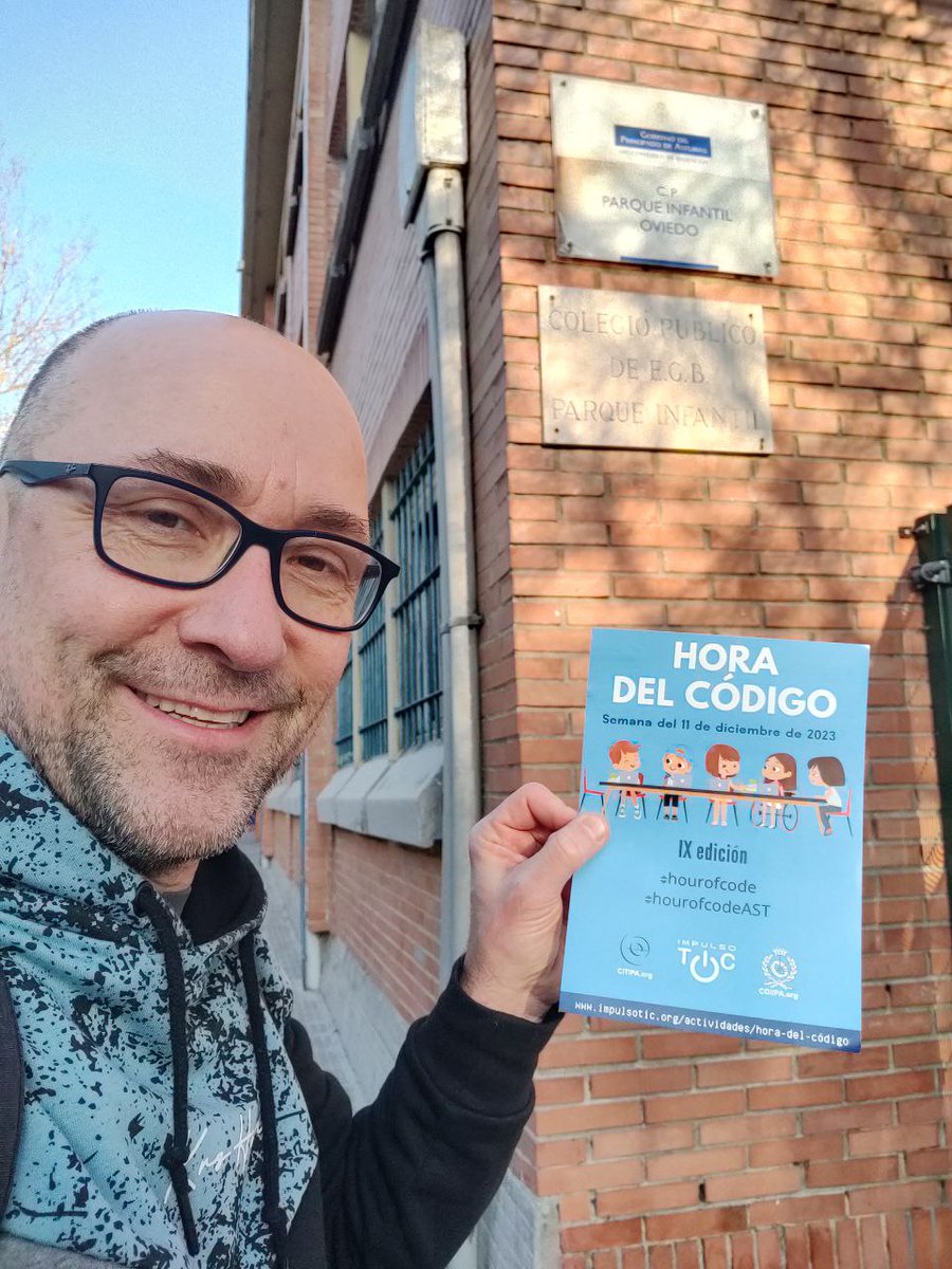 Este viernes pasado estuvimos facilitando Javier Gonzalez Pisano, María del Mar Sánchez García y yo la segunda sesión de la #HoraDelCodigo en el cole de primaria de nuestros hijos.
#hourofcode