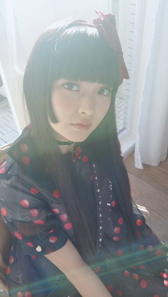 natsunomizu's tweet photo. 上坂すみれちゃん10周年イヤー完走おめでとうございます、11周年目もその先もずっとだいすきです。お写真はわたしの写真フォルダで1番昔の2013年のすみれちゃん。かわいすぎるー♡ https://t.co/LLtG87QXqx