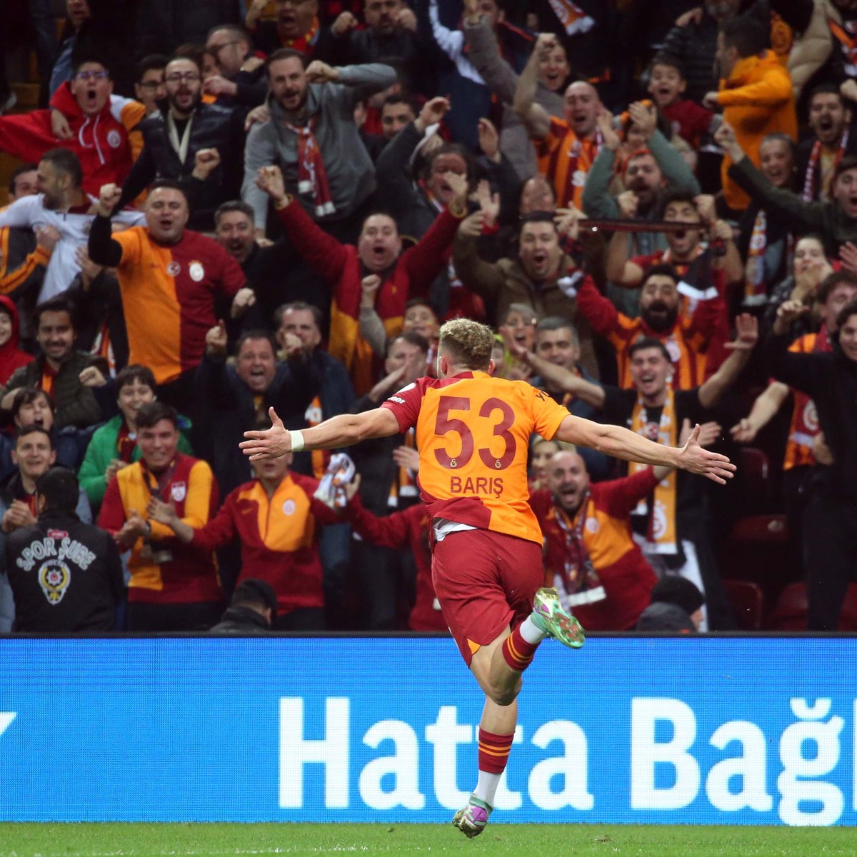 7Beyresmi's tweet photo. Dün akşam oynanan Galatasaray-Başakşehir maçında korner kararı sonrasında "Top benden çıktı" şeklinde hakemi uyaran Barış Alper Yılmaz, 2024 Türkiye Fair Play Ödülü'ne aday gösterildi. (AA)

#7bey #galatasaray #uefa #barışalper https://t.co/mfvPApDCIp