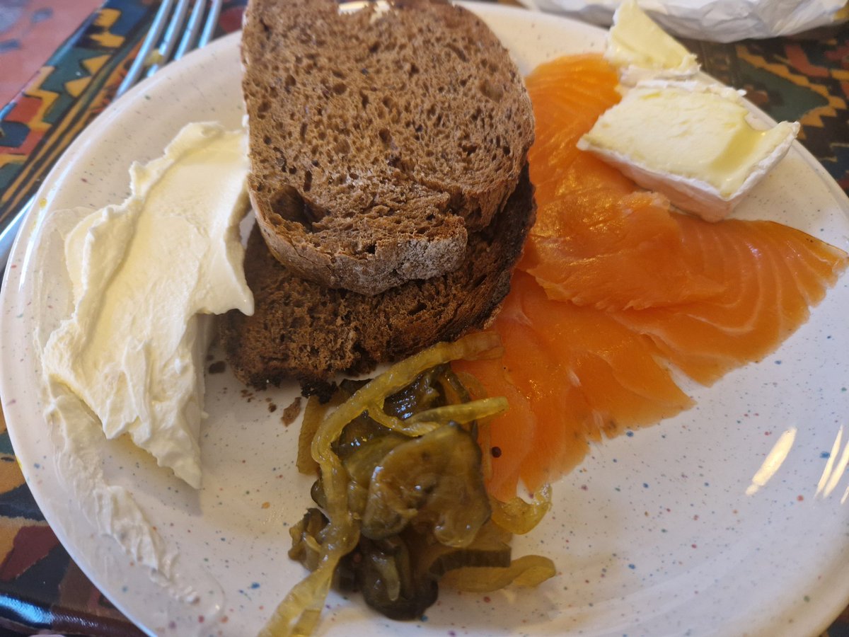 Today is the start of Shrovetide, 3 days of eating, drinking & fun before Lent. Shrovetide lunch. Gin & Juniper smoked salmon, beer sourdough, cream cheese, pickles @innercitypickle Heart of Oak organic Guernsey cows milk cheese @tycaws