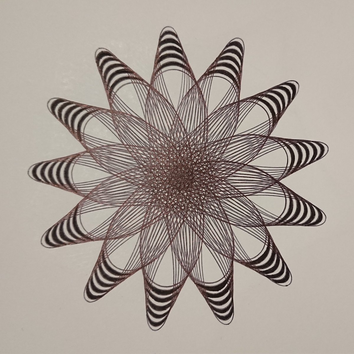 susan_snowy's tweet image. Daft new hobby 😁 #spirograph #planarc