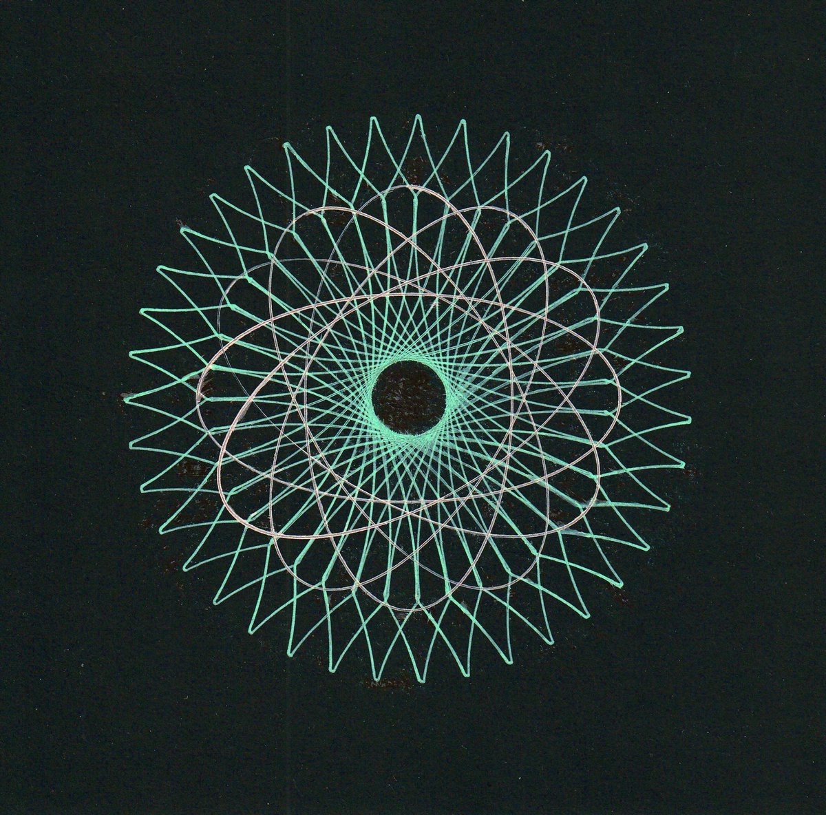 susan_snowy's tweet image. Daft new hobby 😁 #spirograph #planarc