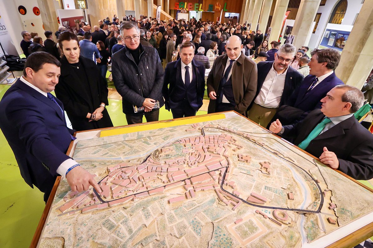 Espectacular Gala de Campeones ayer de la Federación Aragonesa de Automovilismo, en una de las ciudades que más historia guarda del Motorsport Español: #Alcañiz 🏁. 

De la mano de su alcalde <a href="/Miguelaestevan/">Miguel Angel Estevan</a>, junto al presidente de la <a href="/FadaInfo/">FADA Automovilismo</a>, <a href="/Anchelechegoyen/">Ánchel Echegoyen</a>, y todo su