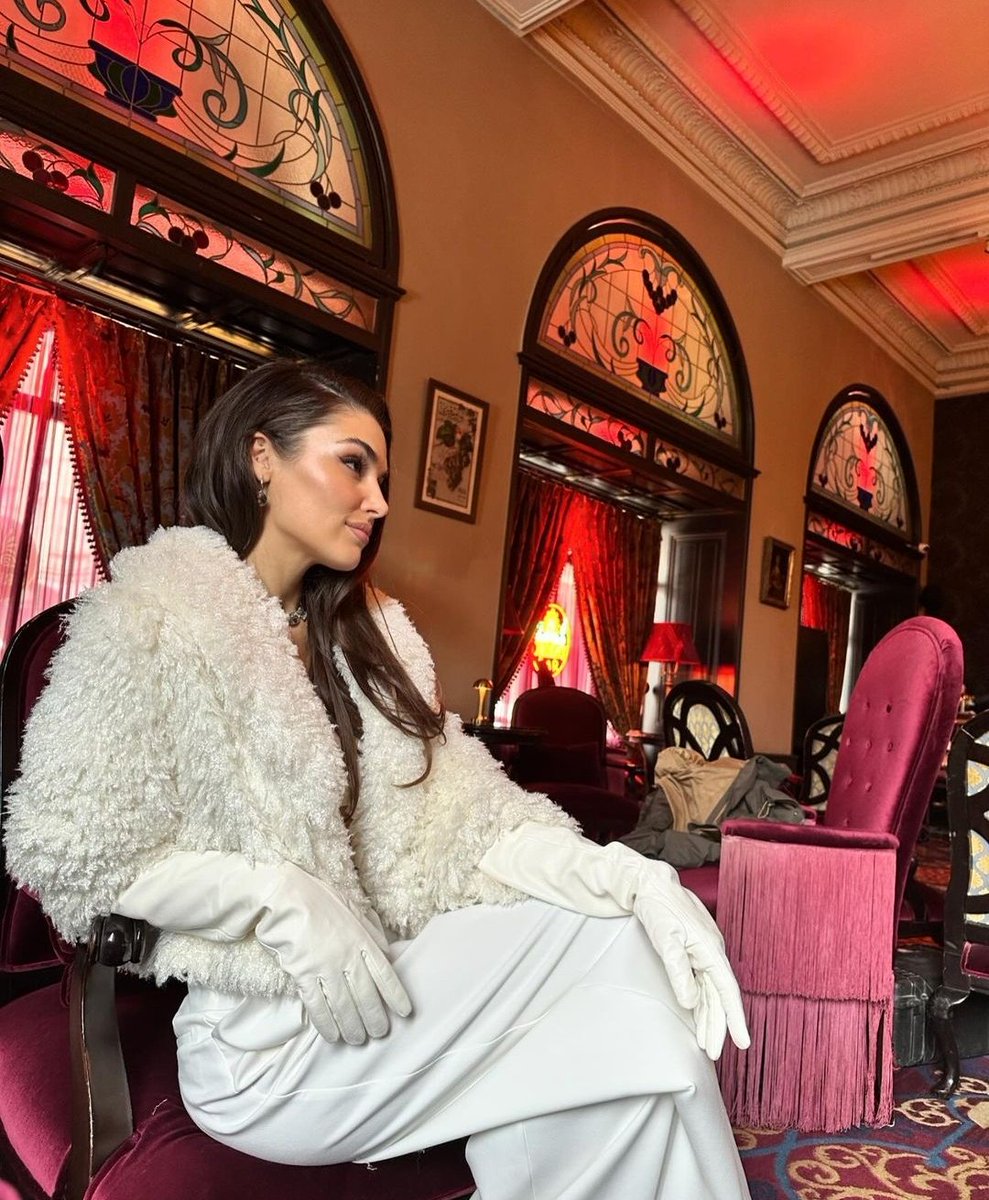 Mariaiyy_'s tweet photo. AYYYY 🫠❤️‍🔥❤️‍🔥 
#HandeErçel #işbirliği #nocturne #handemiyy @nocturnestyle @HandeErcel https://t.co/2IAxGFpJVI