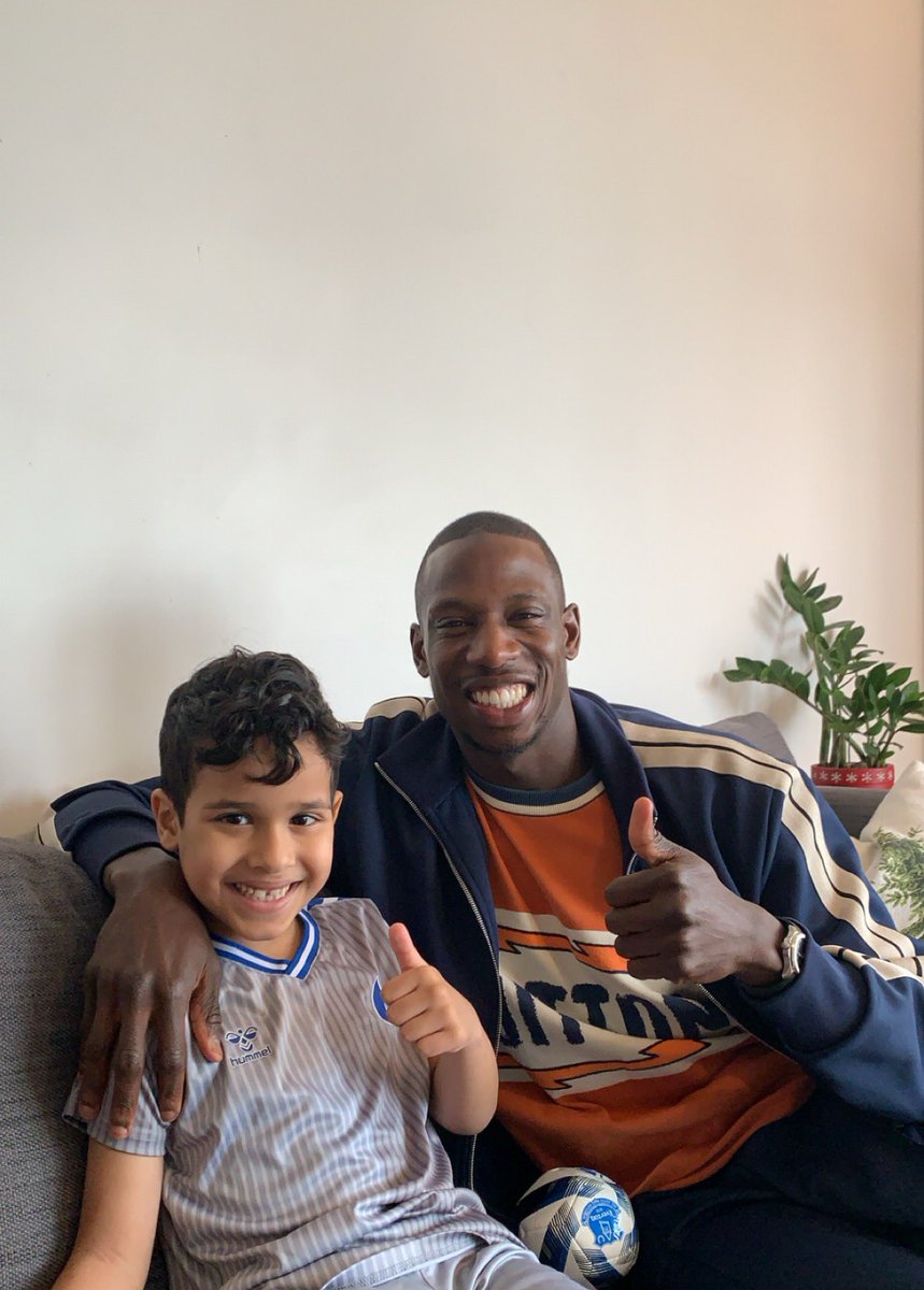 Doubling the birthday joy for my lad, a diehard Evertonian! Massive thanks to @abdoudoucoure16 for accepting the invite to visit him after his surgery. A true inspiration both on and off the pitch! 💙@Everton @EITC