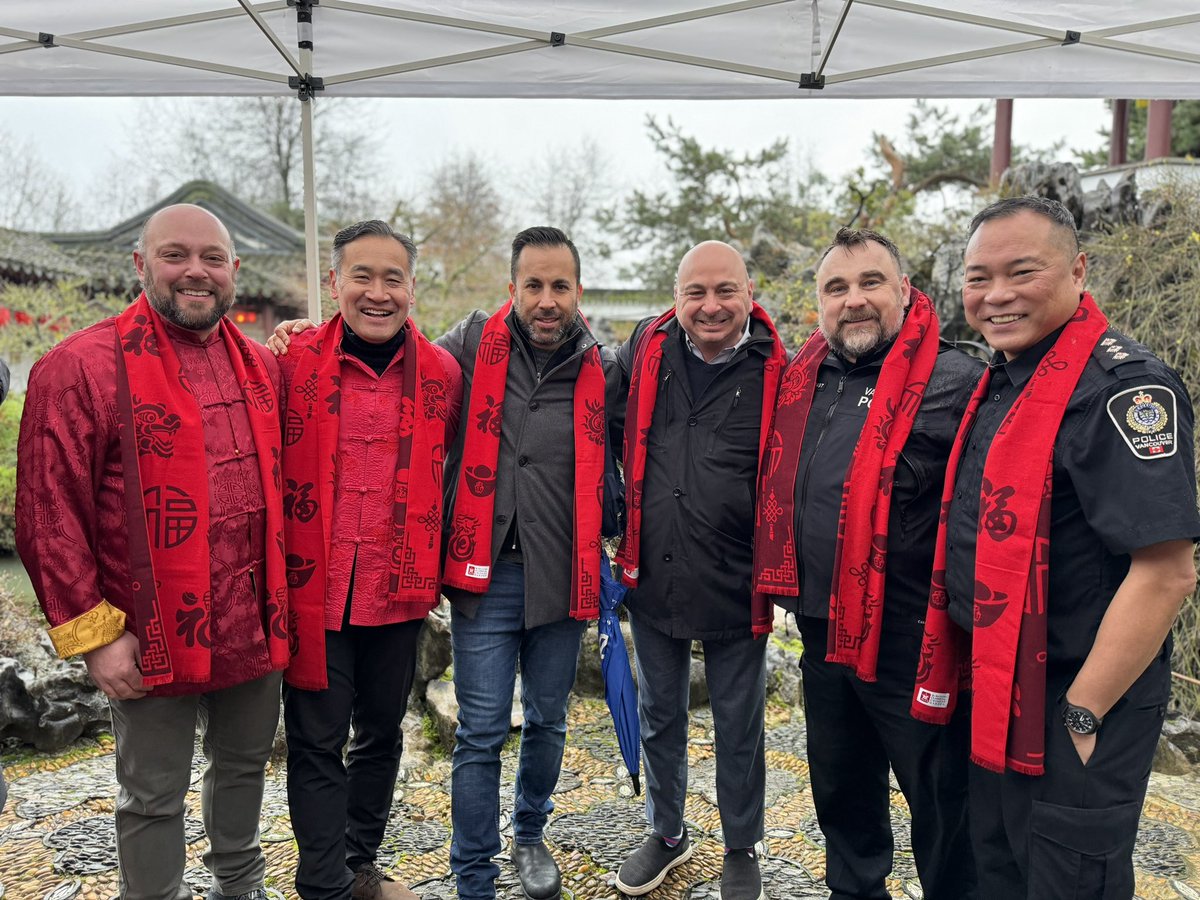 A little rain won’t keep me away from wishing my friends in Chinese Canadian community a very happy #LunarNewYear. Thank you @terryyungyvr for your leadership this morning as leaders from across #Vancouver & #BC gathered to mark the #YearOfTheDragon2024. #bcpoli
