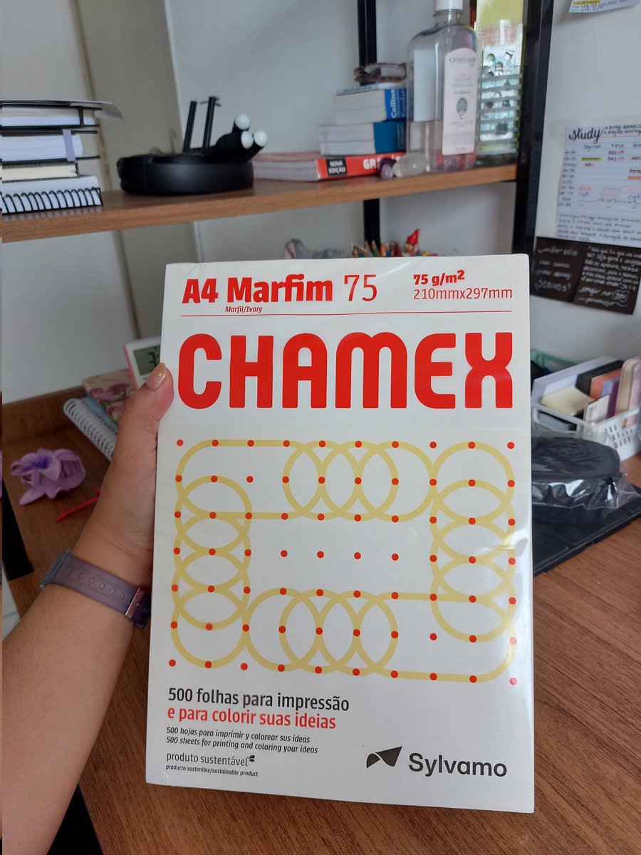 iestudiesbr's tweet image. Chegou a minha resma de papel para fazer os caderninhos durante o ano 🤏

Uma dica: para quem gosta da cor das folhas desses caderninhos que já vendem prontos e não é branco, a cor é marfim, cada caderno eu coloco 50 folhas (que ao cortar ficam 100) e encaderno 🤍🪻