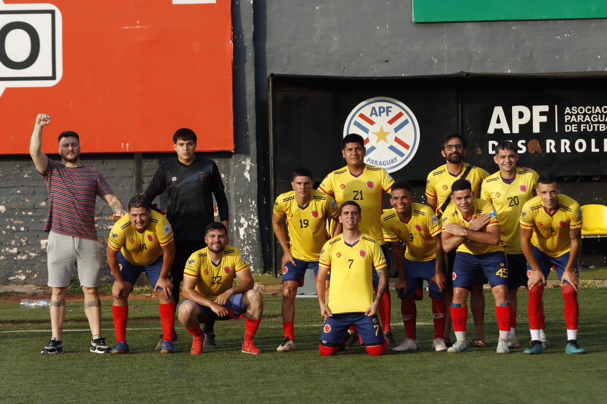 colombiaaencasa's tweet photo. 𝗧𝗥𝗜𝗨𝗡𝗙𝗔𝗭𝗢 𝗬 𝗖𝗟𝗔𝗦𝗜𝗙𝗜𝗖𝗔𝗖𝗜𝗢́𝗡 💪🏾

En un gran partido de los Parces, salimos con todo a buscar la victoria porque había que ganar y se ganó. 🫡 @ligadetuiteros_ 

Juntos, firmes hacia el objetivo 👊🏾

#VamosColombia 🇨🇴🇨🇴🇨🇴 https://t.co/O7icpLb1TH