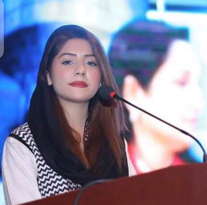 پاکستان پیپلزپارٹی کی متحرک جیالی <a href="/AqrabaFatima/">Syeda Aqraba Fatima</a> نے جس طرح اپنا پہلا الیکشن سندھ #PS102  سے پارٹی کیلئے لڑا، ہم سب جیالو کو اس پر فخر ہے۔ اور جس دھاندلی سے انکو ہرانے کی کوشش کی گئی وہ سب ویڈیوز بھی منظر عام پر ہیں، اقربا فاطمہ ہار کر بھی جیت گئی ہیں۔❤
More Power to her!