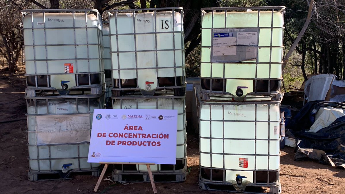 elalbertomedina's tweet image. 🔴 #ÚltimaHora 🔴

Localizan en #Sonora el laboratorio clandestino MÁS GRANDE en el sexenio de #AMLO para crear metanfetaminas.

Al menos 35 toneladas de droga y 5 toneladas de sustancias químicas fueron aseguradas por elementos de @SEMAR_mx en las inmediaciones de #Quiriego.…