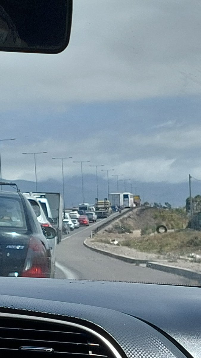 g_byr's tweet photo. Que paso? Ruta 5 norte taco que no avanza #coquimbo #laserena #taco https://t.co/pm9VYkE2H0