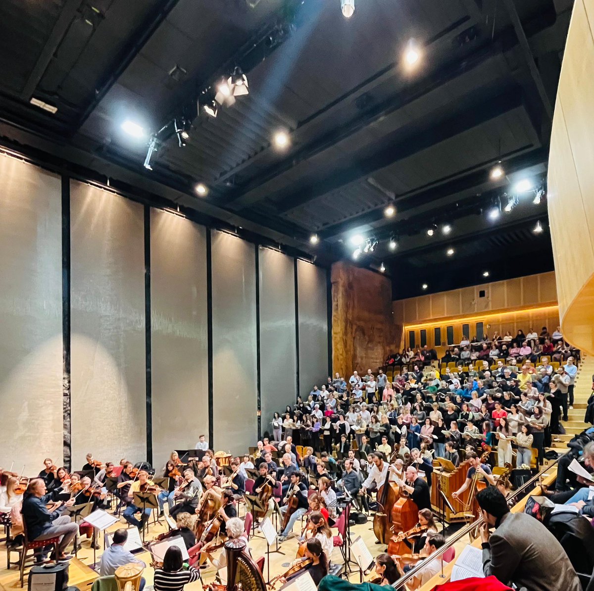Orfeó Català (@orfeo_catala) on Twitter photo Avui, l'<a href="/orfeo_catala/">Orfeó Català</a> i Balthasar Neumann Chor & Orchester, dirigits per Thomas Hengelbrock, hem ofert dos assaigs oberts adreçats a socis i abonats, previs als concerts del 13 i 14 de febrer, en què interpretarem 'Un rèquiem alemany' de Brahms i 'Lobgesang' de Mendelssohn🎶 Avui, l'<a href="/orfeo_catala/">Orfeó Català</a> i Balthasar Neumann Chor & Orchester, dirigits per Thomas Hengelbrock, hem ofert dos assaigs oberts adreçats a socis i abonats, previs als concerts del 13 i 14 de febrer, en què interpretarem 'Un rèquiem alemany' de Brahms i 'Lobgesang' de Mendelssohn🎶
