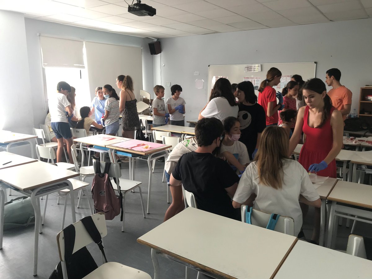 Feliz #DíaDeLaMujeryLaNiñaEnLaCiencia a todas a las que os apasiona la #Ciencia y despertáis nuevas vocaciones #STEM cada día!
From the school to the Lab… and back to school: way to go girls @CaveoLab @CNIC_CARDIO!
#DíaMujerYNiñaEnCiencia #WomenInScienceDay
#WomenInSTEM #11F