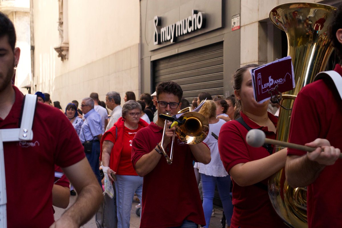 Aquest dimecres tanquen el nostre carnestoltes amb l'enterro de la sardina 🐟😵
Ens veiem a les 18:00h a la pl. Josep Prenafeta
No t'ho perdis!!🎣
.
.
#ilerbangbang #ilerband #iler #a #lleidatanament #lleidatestimo #lleida #fembanda #banda #musica @ajuntamentdelleida