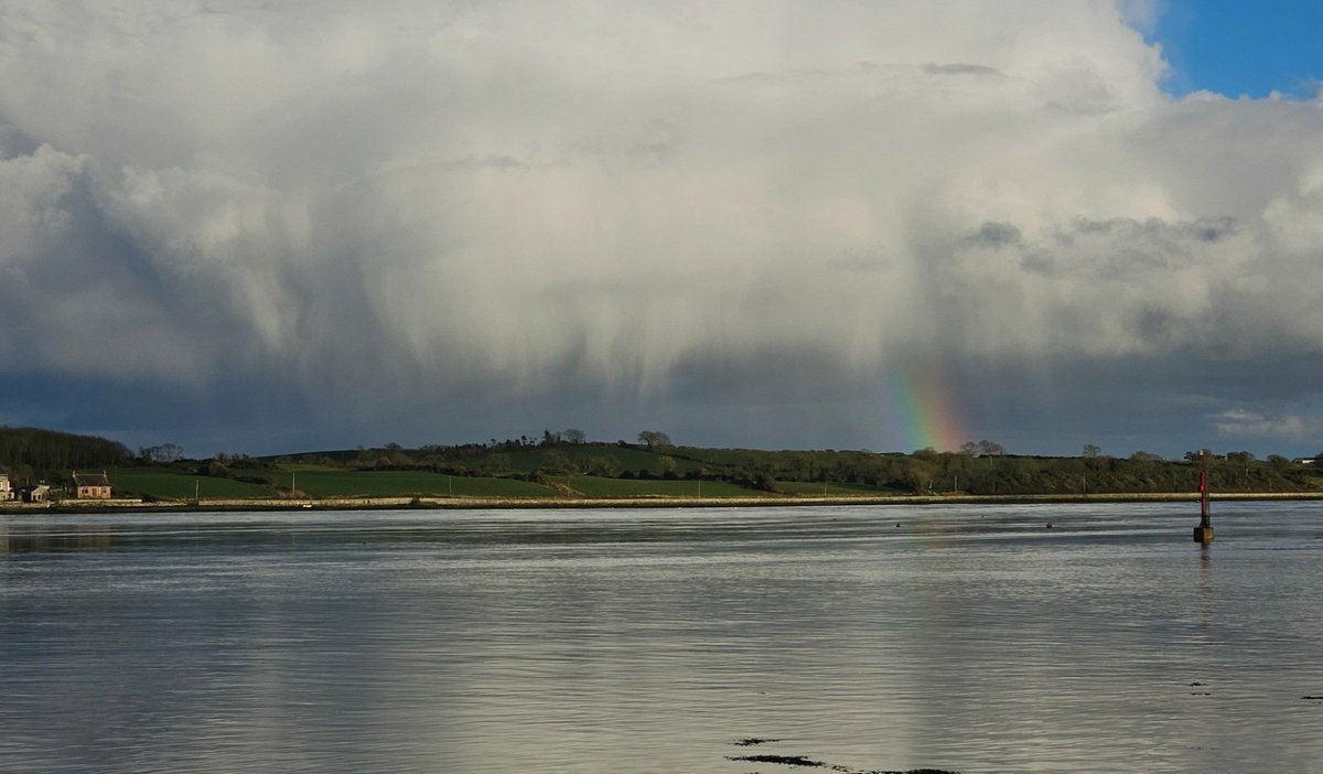 Donaghadee lighthouse with crashing waves on Friday and Portaferry today with that class stormy looking sky. @bbcniweather @WeatherCee @angie_weather @WeatherAisling @barrabest @Louise_utv @geoff_maskell #donaghadee #donaghadeelighthouse #lighthouse #rainbow #Portaferry